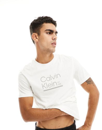 T-shirt bianca con logo a contrasto con linea - Calvin Klein - Modalova