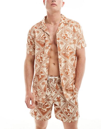 Camicia da spiaggia in viscosa con stampa fantasia tropicale in coordinato - Chelsea Peers - Modalova