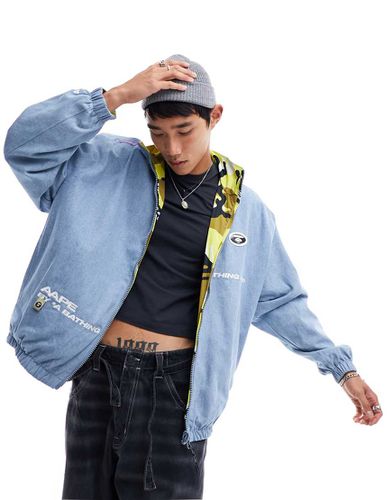 AAPE By A Bathing Ape - Skate - Giacca sportiva oversize double-face blu denim e mimetica - AAPE BY A BATHING APE® - Modalova