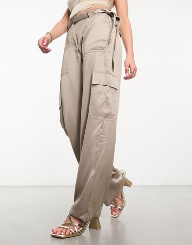 Pantaloni cargo in raso beige con cintura - Abercrombie & Fitch - Modalova