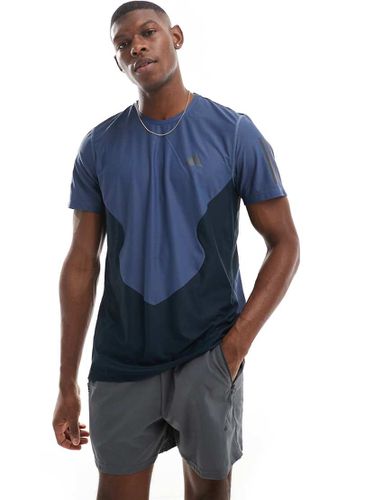 Adidas - Own The Run - T-shirt con motivo color block inchiostro - adidas performance - Modalova