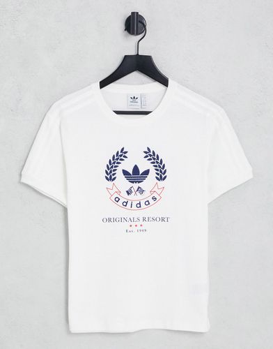 T-shirt bianca stile resort - adidas Originals - Modalova