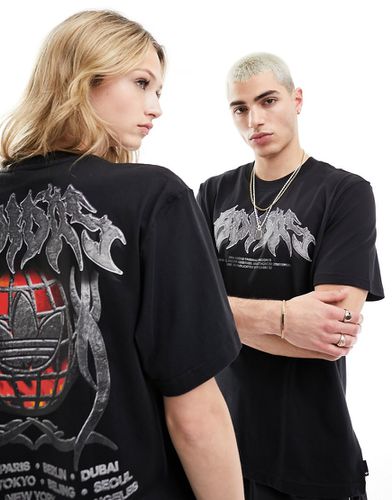 T-shirt unisex nera con grafica in stile gotico - adidas Originals - Modalova