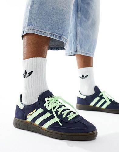 Handball Spezial - Sneakers blu inchiostro e color lime con suola in gomma - adidas Originals - Modalova