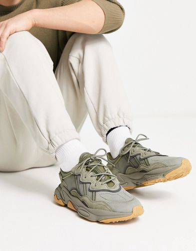Ozweego - Sneakers verde kaki - adidas Originals - Modalova