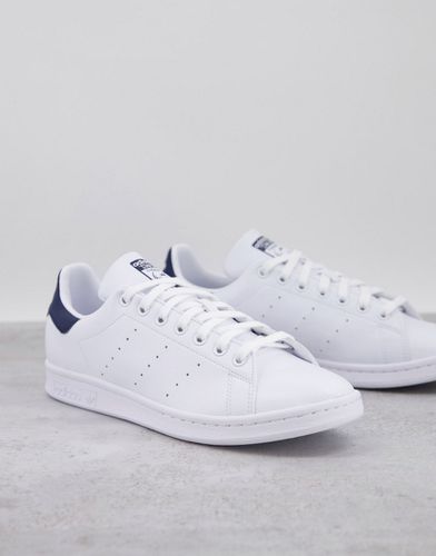 Stan Smith - Sneakers in pelle bianche con copritallone blu navy - adidas Originals - Modalova