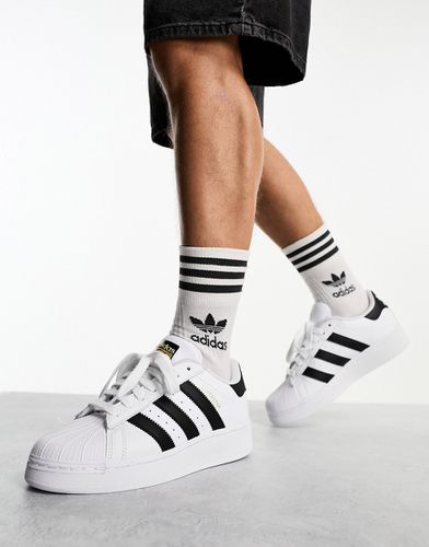 Superstar XLG - Sneakers bianche e nere - adidas Originals - Modalova