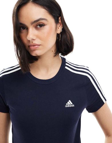 Essentials - T-shirt slim con 3 strisce - adidas performance - Modalova