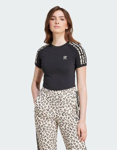 Adidas - T-shirt nera con 3 strisce leopardate - adidas Originals - Modalova