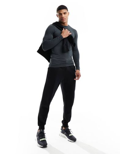 Icon - Base layer attillato sportivo a maniche lunghe in tessuto termico antracite - ASOS - Modalova