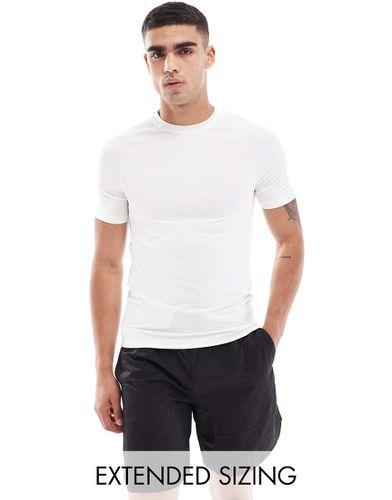 T-shirt da allenamento attillata bianca in tessuto quick dry con logo - ASOS - Modalova