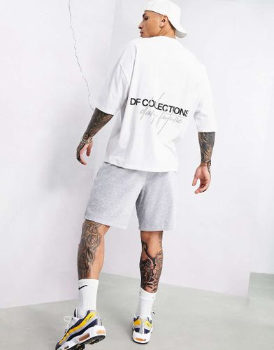 ASOS Dark Future - T-shirt oversize bianca con scritta con logo sulla schiena - ASOS DESIGN - Modalova