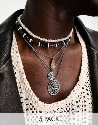Confezione da 5 collane miste con perle sintetiche e pendente ovale con drago - ASOS DESIGN - Modalova