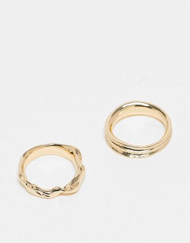 Confezione da 2 anelli dorati con design effetto fuso - ASOS DESIGN - Modalova