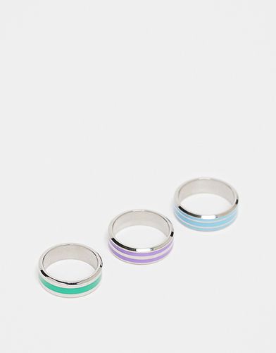 Confezione da 3 anelli a fascia in acciaio inossidabile resistente all'acqua con linee smaltate multicolore - ASOS DESIGN - Modalova