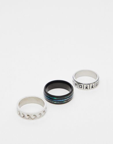 Confezione da 3 anelli in acciaio inossidabile con dettagli iridescenti e motivo a onde color - ASOS DESIGN - Modalova