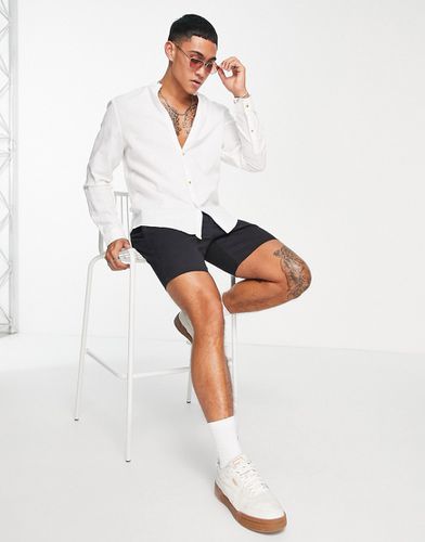 Camicia di lino con collo serafino bianca vestibilità classica - ASOS DESIGN - Modalova