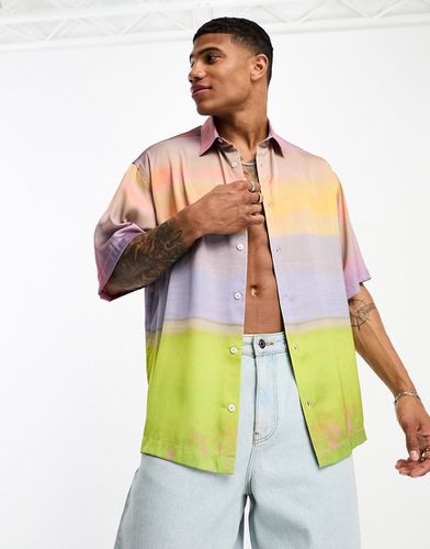 Camicia oversize squadrata in raso con stampa scenica pastello - ASOS DESIGN - Modalova