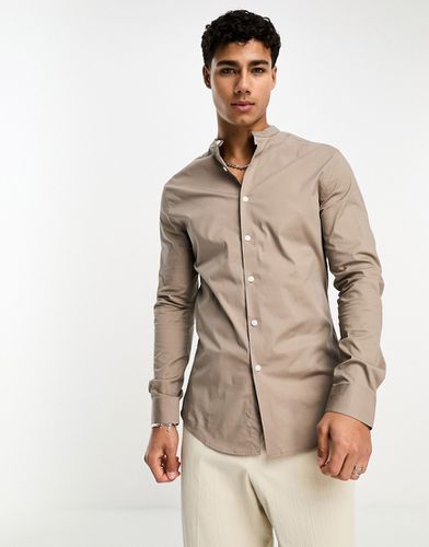 Camicia skinny con collo serafino color tortora - ASOS DESIGN - Modalova