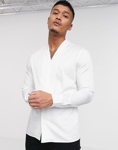 Camicia slim bianca in rasatello con collo sciallato - ASOS DESIGN - Modalova