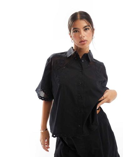 Camicia squadrata premium nera in pizzo sangallo in coordinato - ASOS DESIGN - Modalova