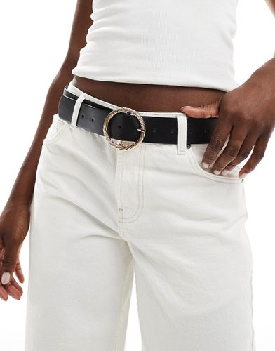Cintura da jeans per vita e fianchi con fibbia oro intrecciata - ASOS DESIGN - Modalova