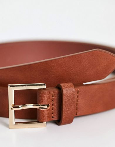 Cintura elegante in pelle sintetica skinny color cuoio con fibbia oro - ASOS DESIGN - Modalova