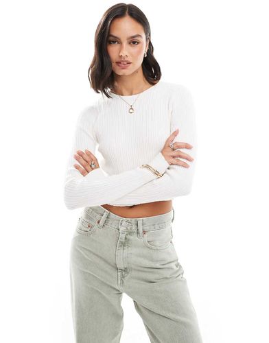 Crop top girocollo a maniche lunghe in maglia bianca - ASOS DESIGN - Modalova