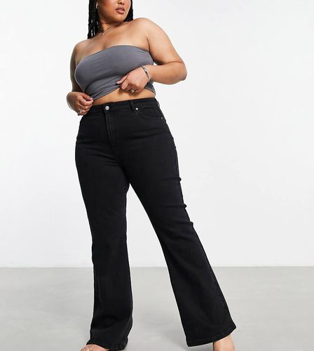 ASOS DESIGN Curve - Jeans a zampa a vita medio alta slavato - ASOS Curve - Modalova