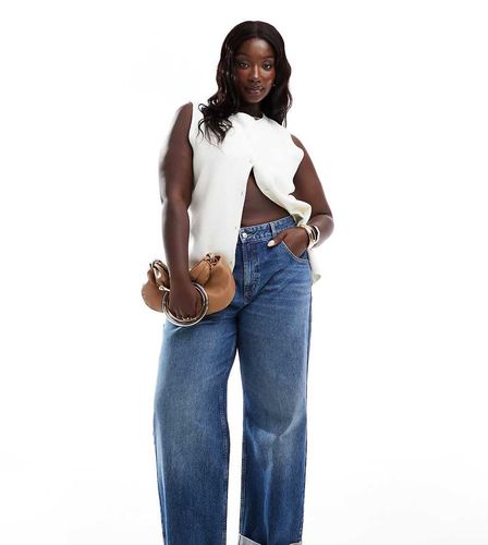 ASOS DESIGN Curve - Jeans boyfriend ampi a vita medio alta medio con orlo risvoltato - ASOS Curve - Modalova