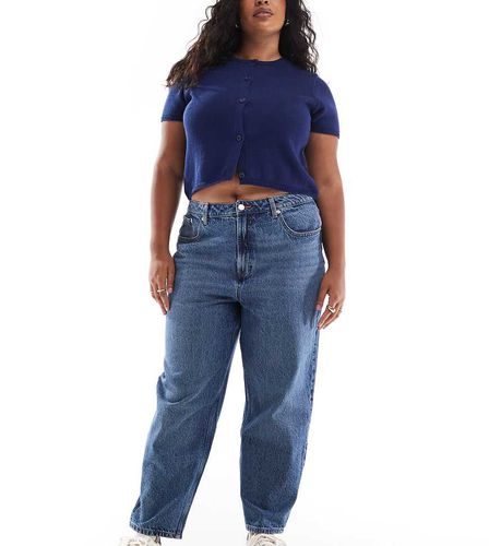 ASOS DESIGN Curve - Mom jeans lavaggio medio - ASOS Curve - Modalova