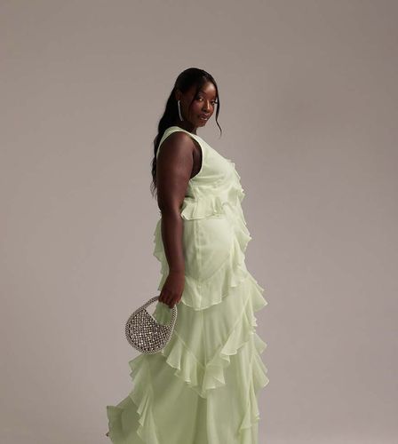 ASOS DESIGN Curve - Robe longue de demoiselle d'honneur coupée en biais à volants et dos nageur - clair - Asos Curve - Modalova