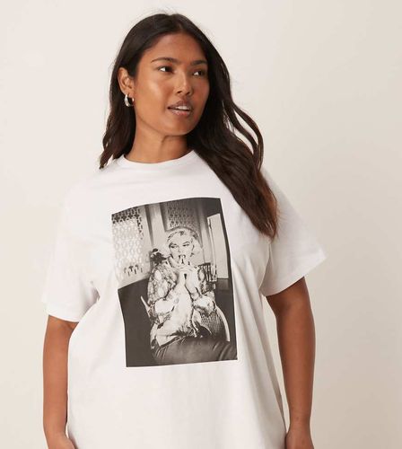 ASOS DESIGN Curve - T-shirt coupe classique avec imprimé Marilyn Monroe sous licence - Asos Curve - Modalova