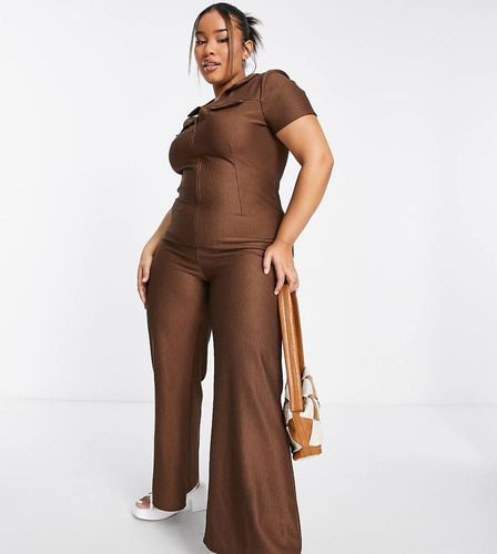 ASOS DESIGN Curve - Tuta jumpsuit con cerniera lampo sul davanti e colletto stile anni '70 a coste - ASOS Curve - Modalova