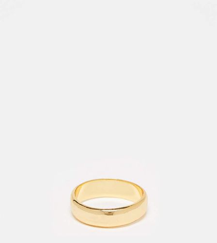 Anello minimal a fascia placcato 14 ct - ASOS DESIGN - Modalova