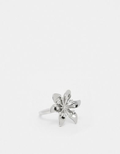 Anello argentato con fiore - ASOS DESIGN - Modalova
