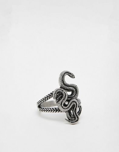 Anello color brunito in acciaio inossidabile resistente all'acqua con design a serpenti intrecciati - ASOS DESIGN - Modalova