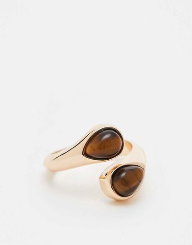 Anello dorato con design avvolgente e pietra occhio di tigre semipreziosa - ASOS DESIGN - Modalova