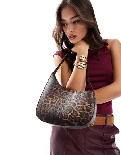 Borsa da spalla asimmetrica leopardata con bordi smussati - ASOS DESIGN - Modalova