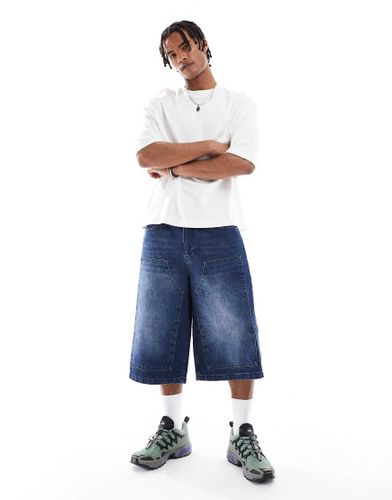 Bermuda en jean long style charpentier à empiècements - moyen délavé - Asos Design - Modalova
