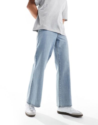 Jeans a zampa a fondo ampio lavaggio medio - ASOS DESIGN - Modalova