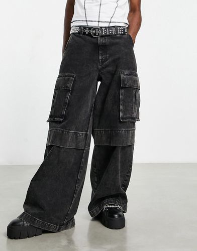 Jeans a fondo super ampio slavato con pannelli e tasche stile cargo - ASOS DESIGN - Modalova