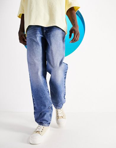 Jeans a gamba dritta e fondo ampio lavaggio scuro - ASOS DESIGN - Modalova