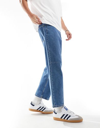 Jeans rigidi classici corti con pinces lavaggio medio - ASOS DESIGN - Modalova