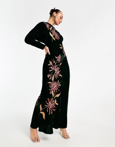 Modesty - Vestito lungo in velluto bosco con ricami floreali e maniche ad ali di pipistrello - ASOS DESIGN - Modalova
