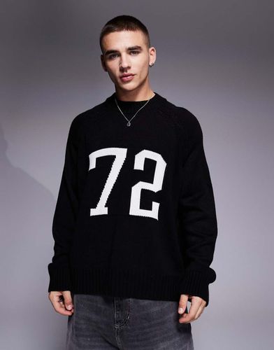 Maglione girocollo squadrato super oversize con numero anni '90 - ASOS DESIGN - Modalova