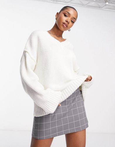 Maglione in maglia spessa con scollo a V color crema - ASOS DESIGN - Modalova