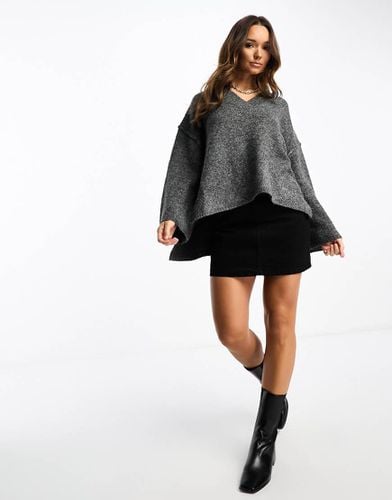 Maglione oversize con scollo a V e spacchi laterali - ASOS DESIGN - Modalova