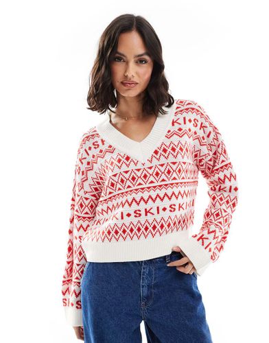 Maglione rosso e crema con motivo Fair Isle, scollo a V e scritta - ASOS DESIGN - Modalova