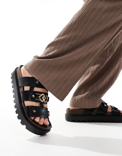 Sandali neri in camoscio con suola spessa e dettagli in metallo oro - ASOS DESIGN - Modalova